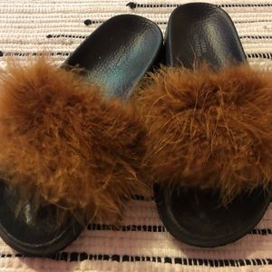 urban outfitters slides